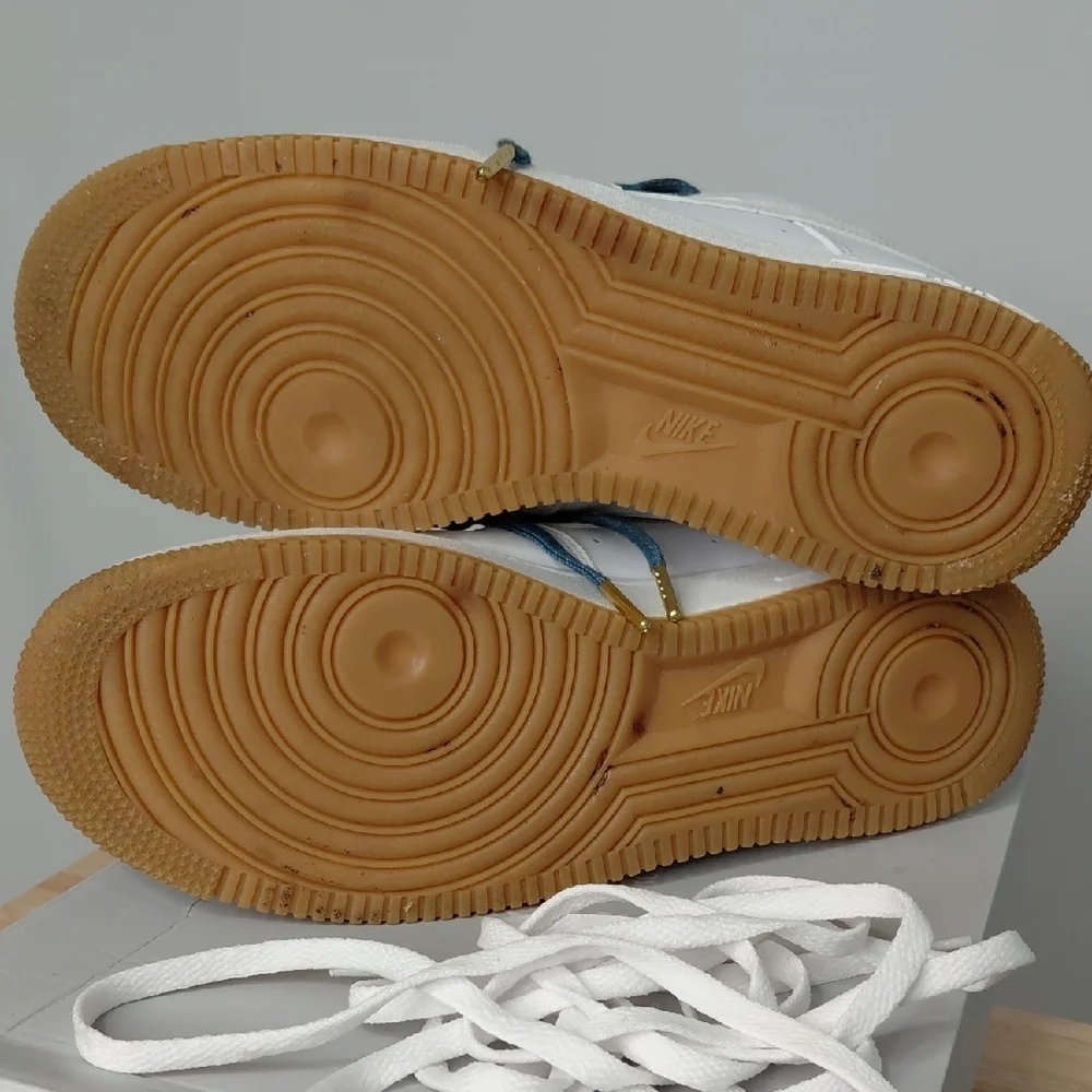 Nike White and Blue Sneakers